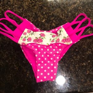 Beach Bunny hot pink rose scrunch bottoms